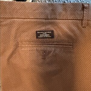 Banana Republic Men’s Tan Textured Chinos